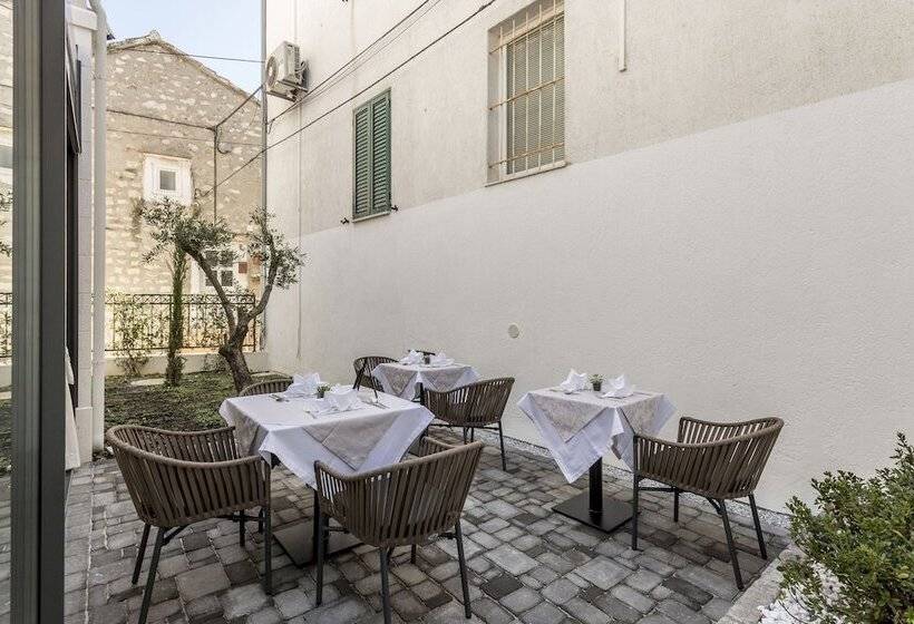 Majatalo Residence Stine