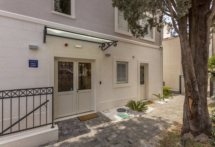 Majatalo Residence Stine