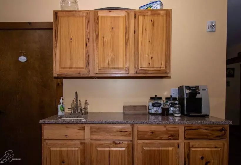 The Old Lantern Inn And Barn