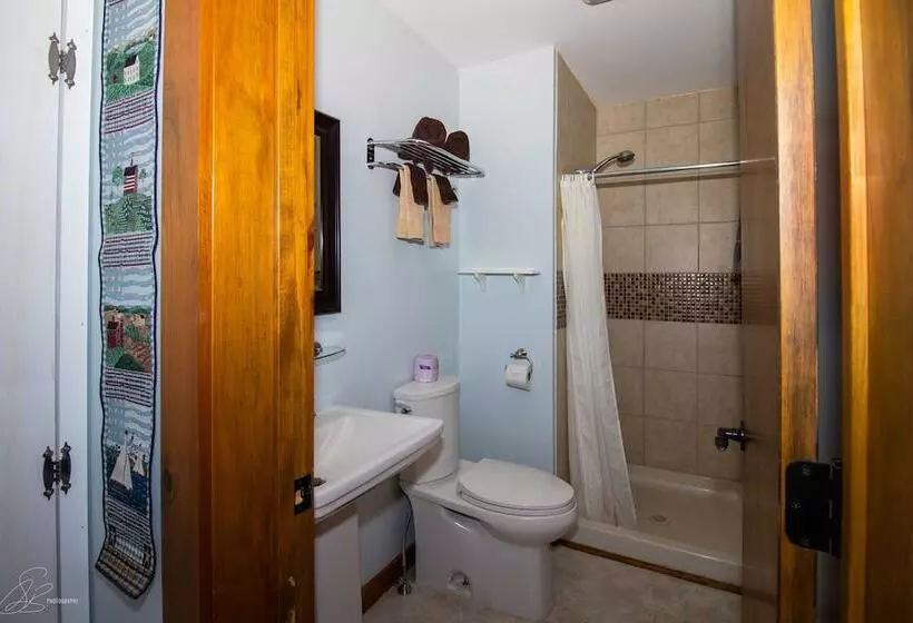 The Old Lantern Inn And Barn