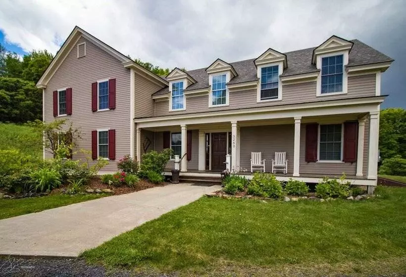 The Old Lantern Inn And Barn