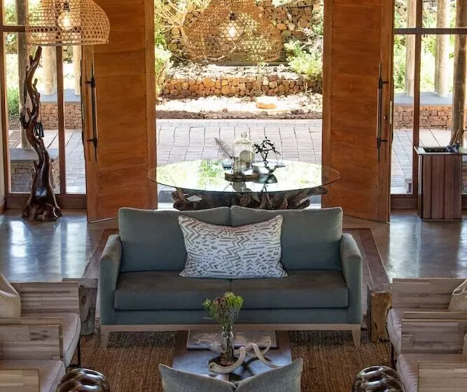 Hotelli Mavela Game Lodge