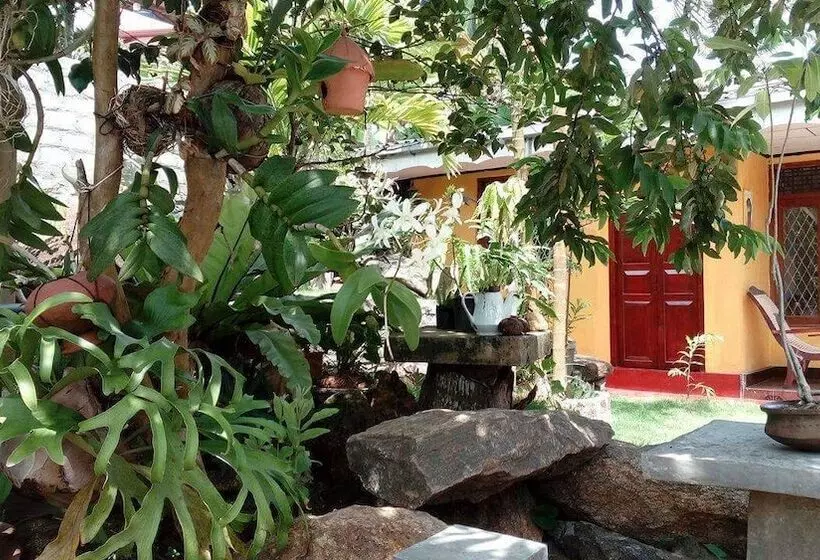 ペンション Dinesh Homestay