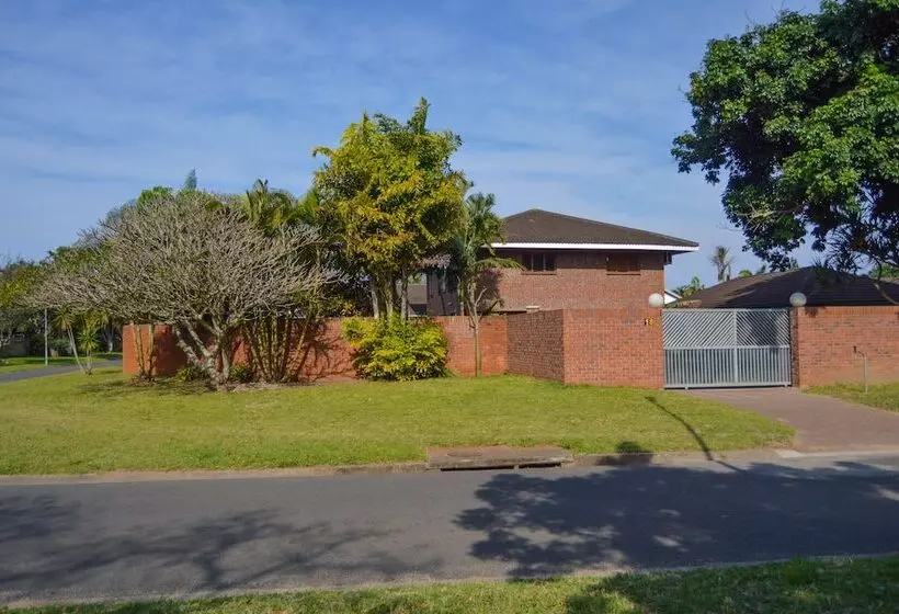 Majatalo Emangunini Guest House