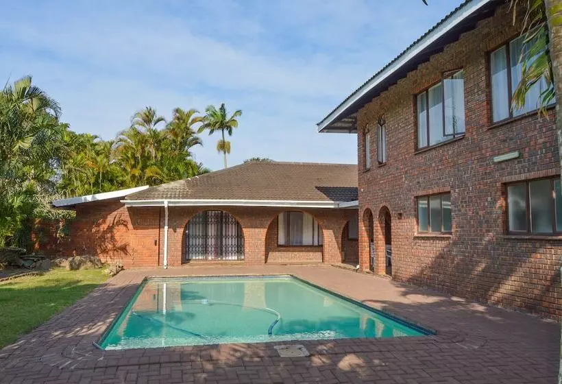 Majatalo Emangunini Guest House