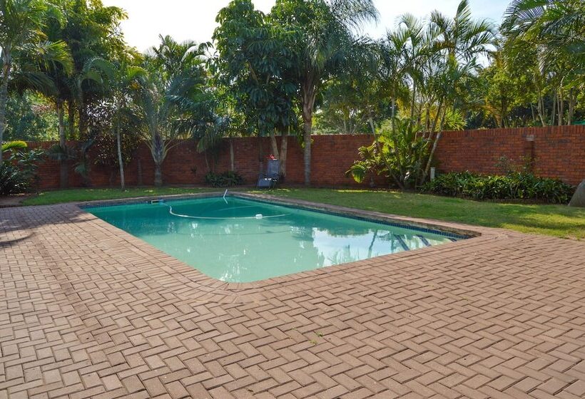 פנסיון Emangunini Guest House