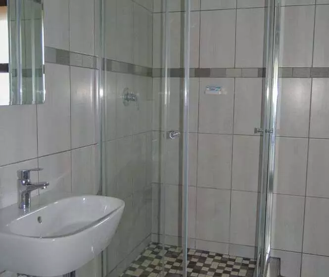 Majatalo Emangunini Guest House