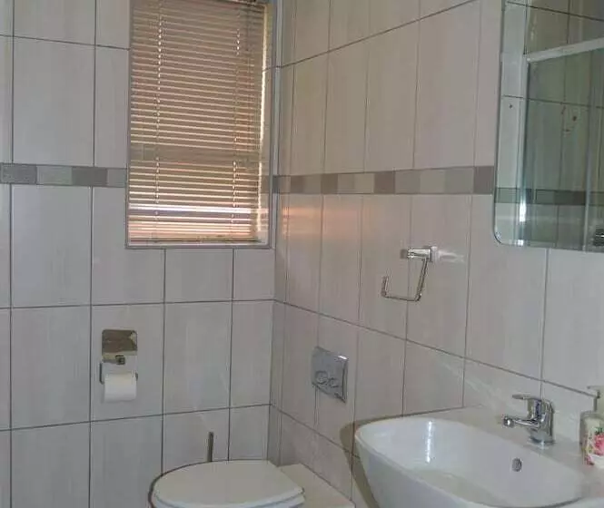 Majatalo Emangunini Guest House