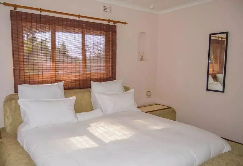 Majatalo Emangunini Guest House