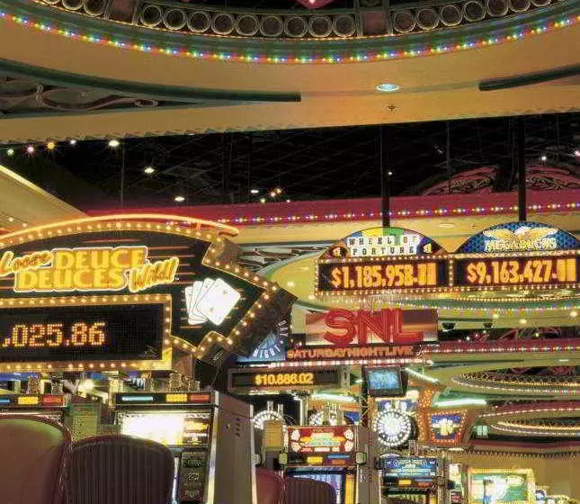 בית מלון כפרי Fiesta Rancho  & Casino