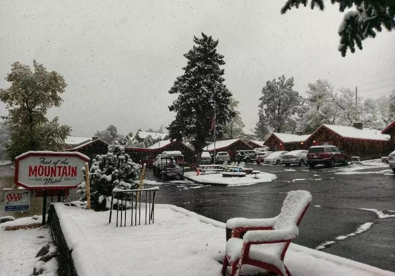 Foot Of The Mountain Motel