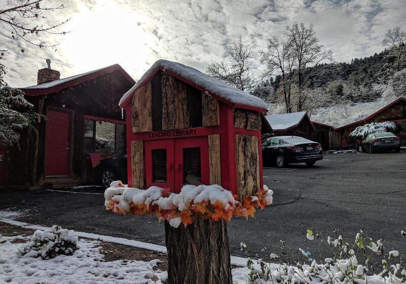 Foot Of The Mountain Motel