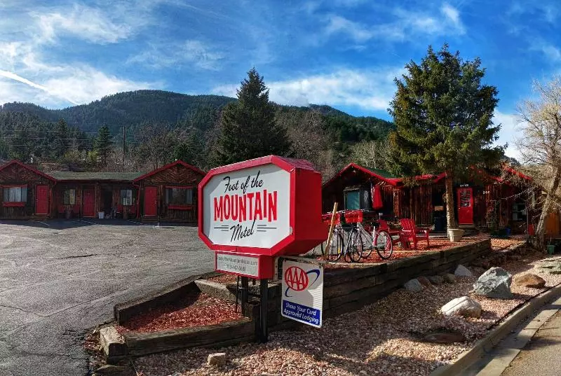 Foot Of The Mountain Motel