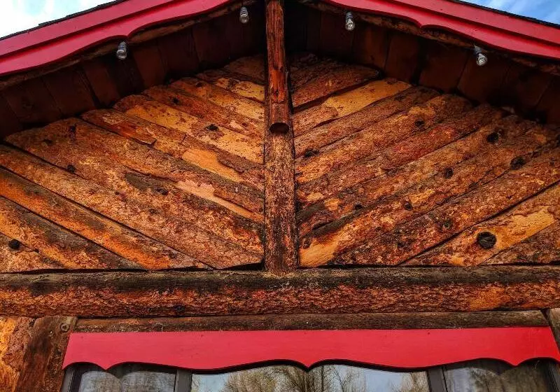 Foot Of The Mountain Motel