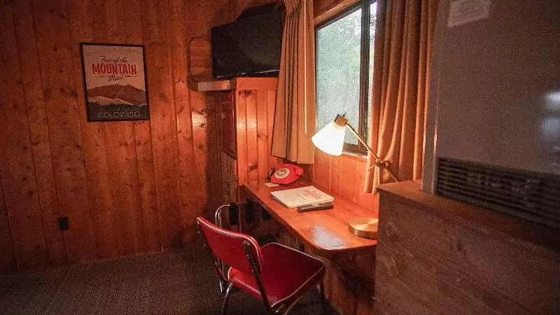 Foot Of The Mountain Motel