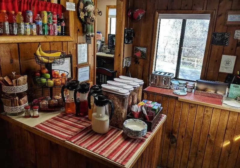 Foot Of The Mountain Motel