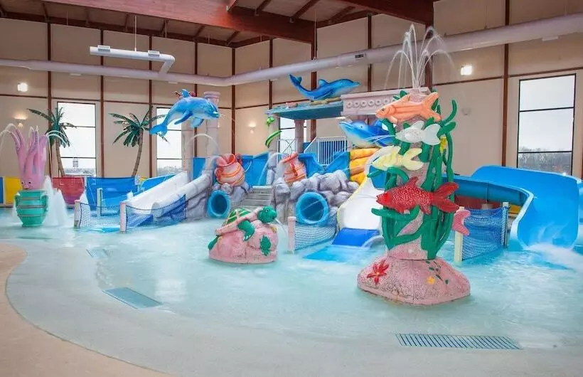 Grand Marquis Waterpark Hotel & Suites