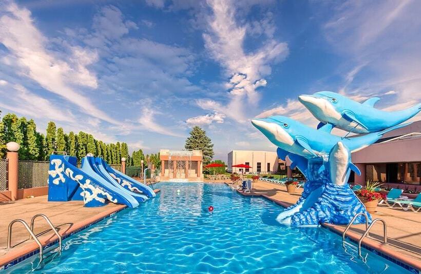 Grand Marquis Waterpark Hotel & Suites