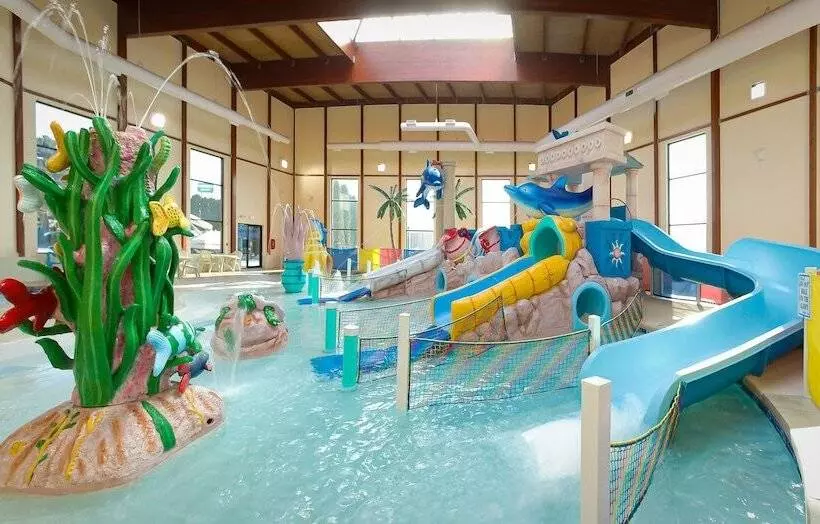 Grand Marquis Waterpark Hotel & Suites