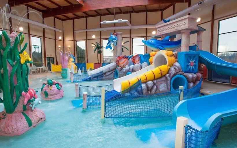 Grand Marquis Waterpark Hotel & Suites