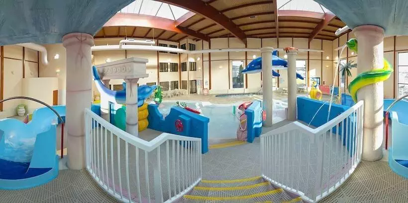 Grand Marquis Waterpark Hotel & Suites