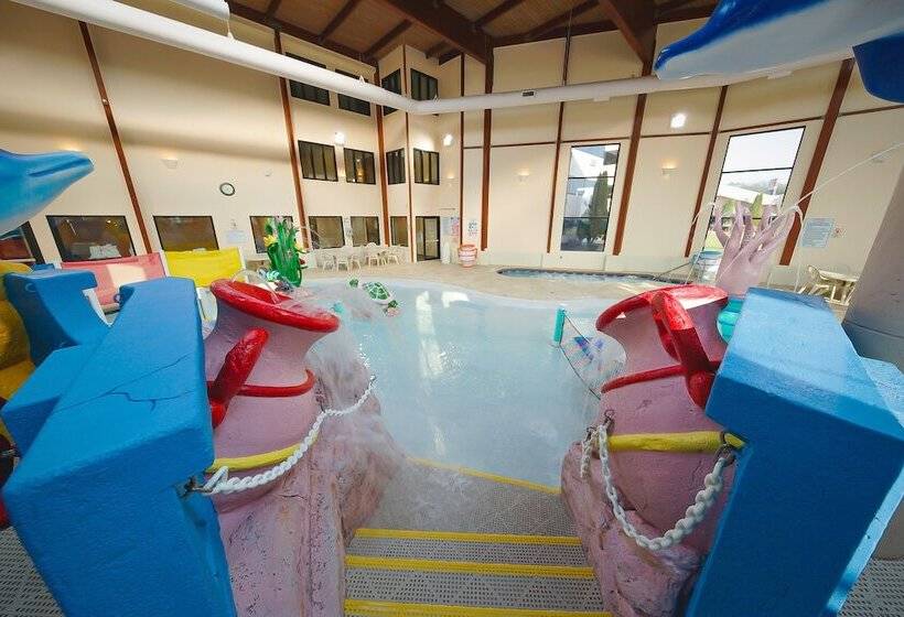 Grand Marquis Waterpark Hotel & Suites