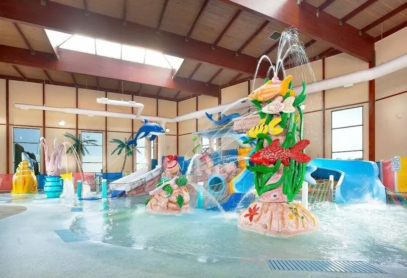 Grand Marquis Waterpark Hotel & Suites