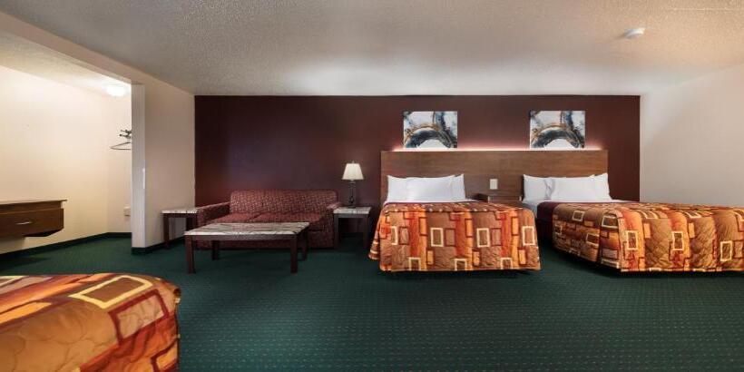 Grand Marquis Waterpark Hotel & Suites