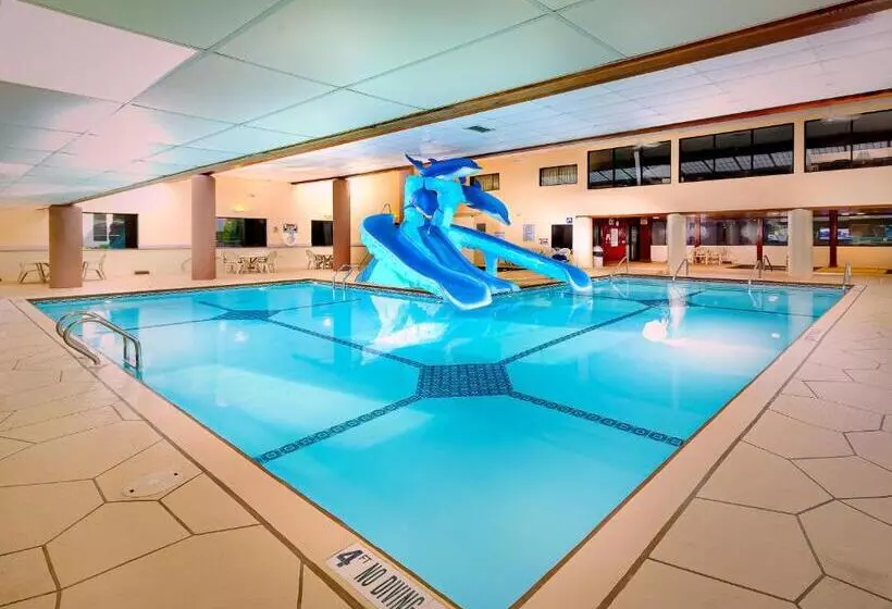 Grand Marquis Waterpark Hotel & Suites