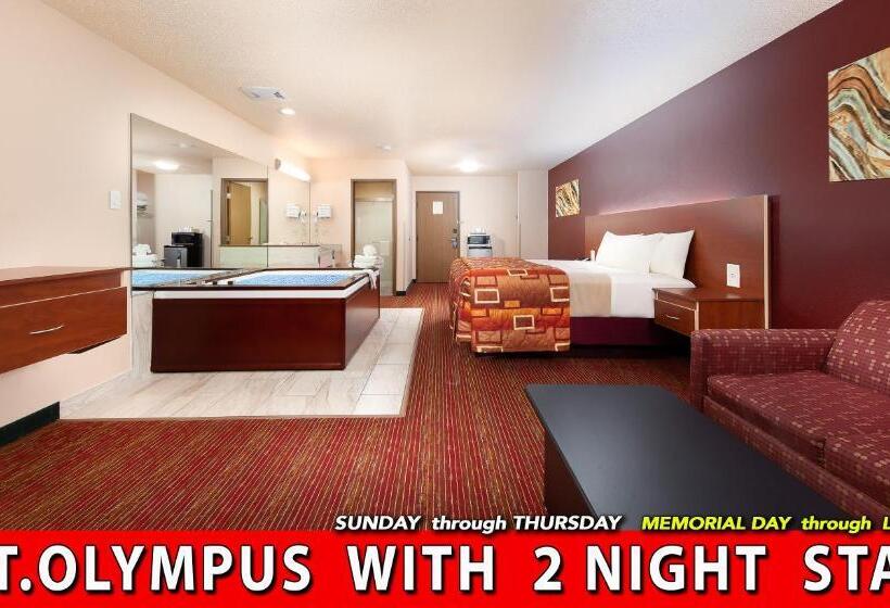 Grand Marquis Waterpark Hotel & Suites