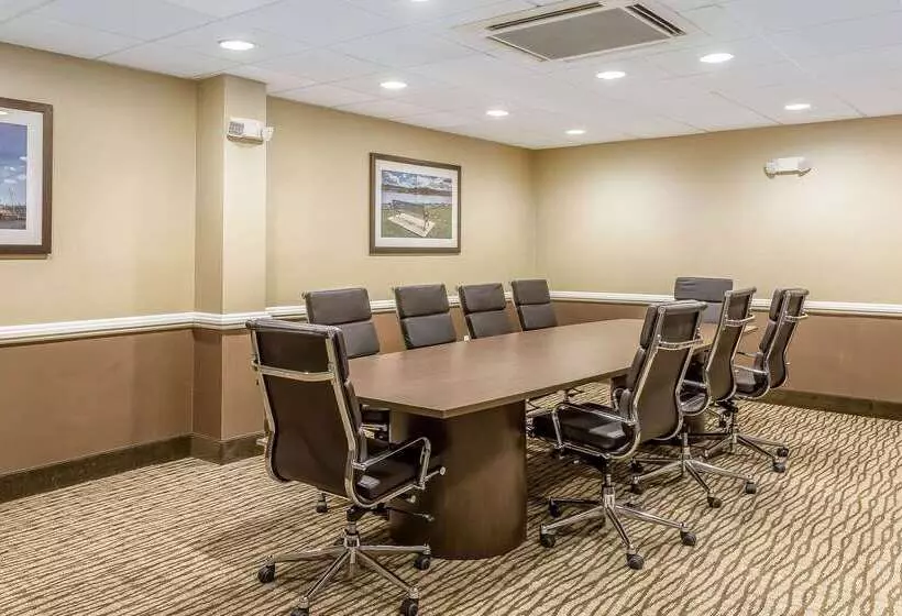 Отель Comfort Inn & Suites Aberdeen