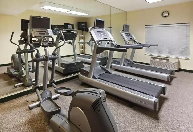 Hotelli Fairfield Inn & Suites Charlotte Arrowood