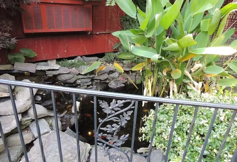 호텔 Historic Farnsworth House Inn