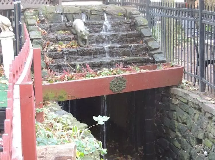 호텔 Historic Farnsworth House Inn