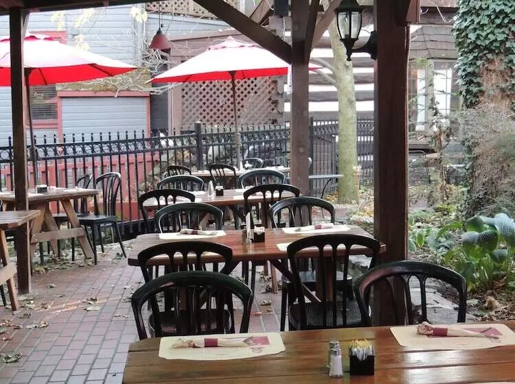 호텔 Historic Farnsworth House Inn