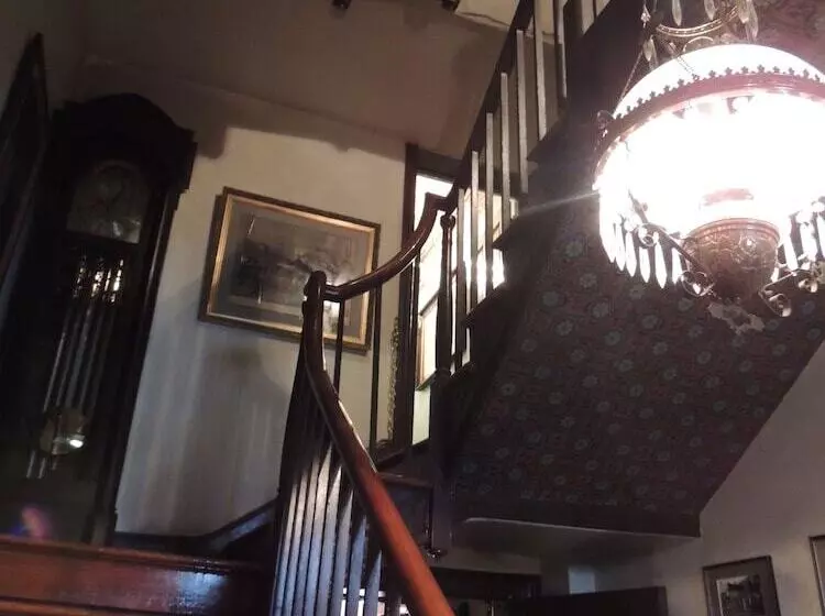 호텔 Historic Farnsworth House Inn