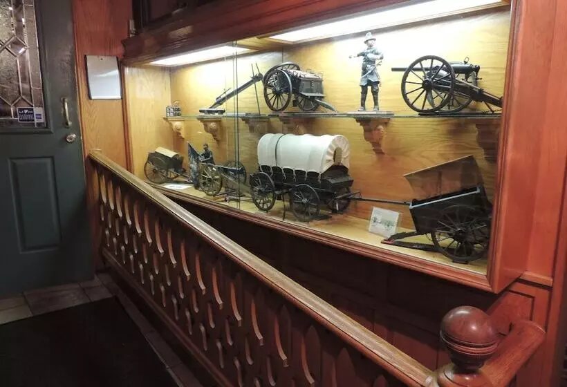 호텔 Historic Farnsworth House Inn