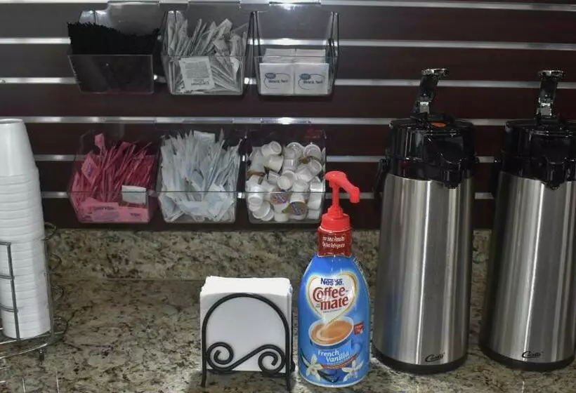 בית מלון כפרי Gadsden Inn And Suites