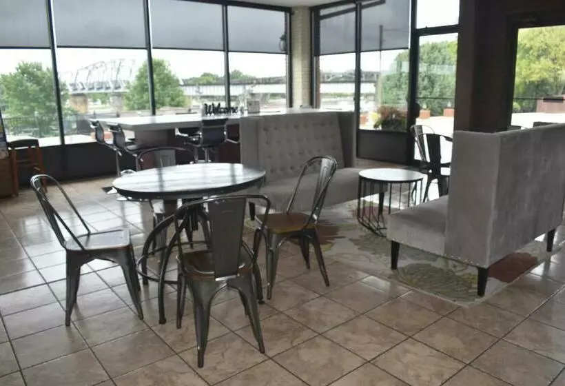 בית מלון כפרי Gadsden Inn And Suites