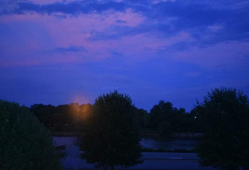 Otel Gadsden Inn And Suites