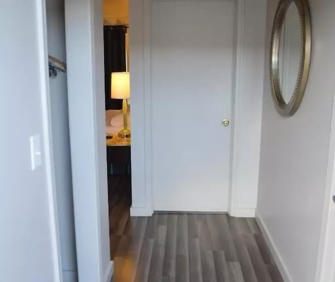 ホテル Glass Slipper Inn  Stanford Palo Alto