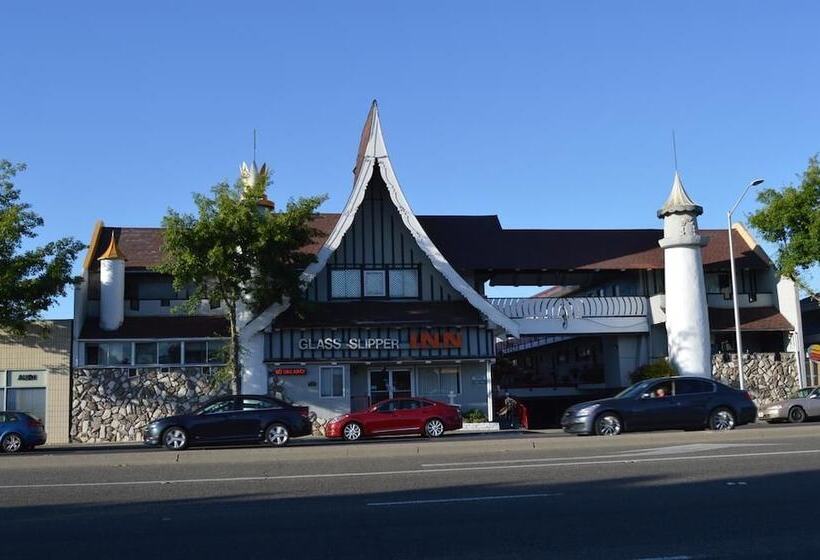 فندق Glass Slipper Inn  Stanford Palo Alto