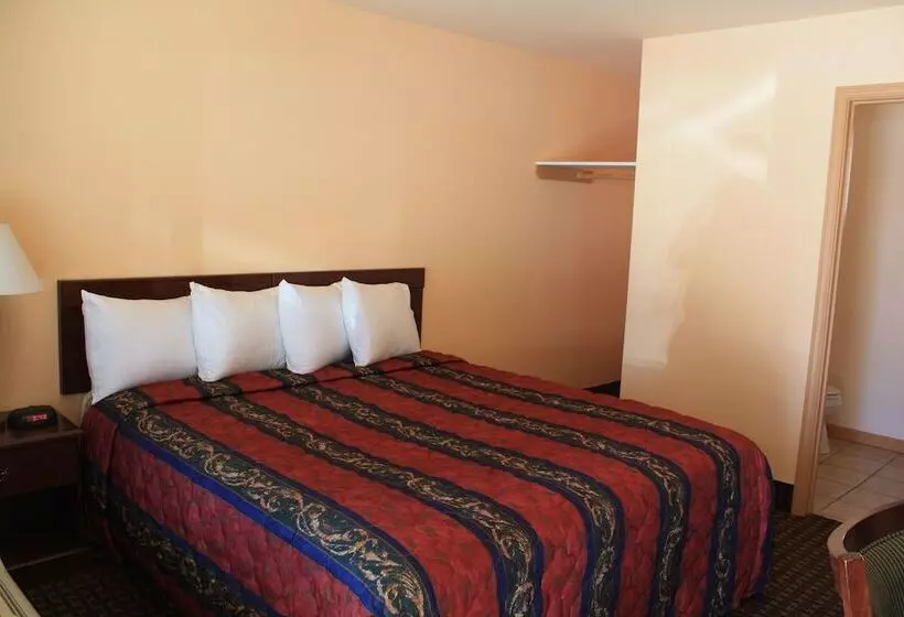 Отель Gold Trail Motor Lodge