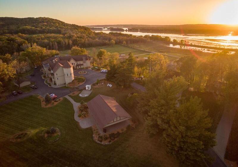 فندق Goldmoor Inn & Resort