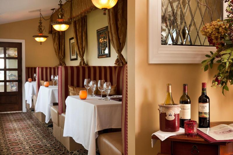 فندق Goldmoor Inn & Resort