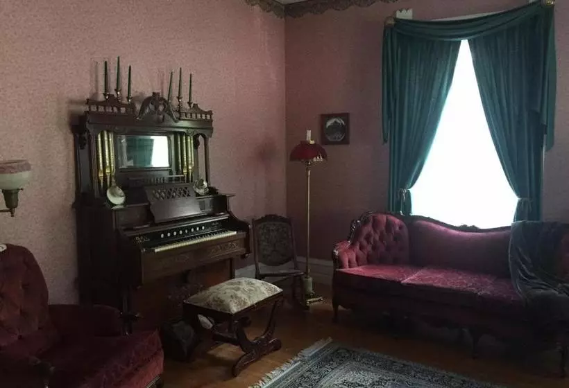 فندق Grand Avenue Bed And Breakfast