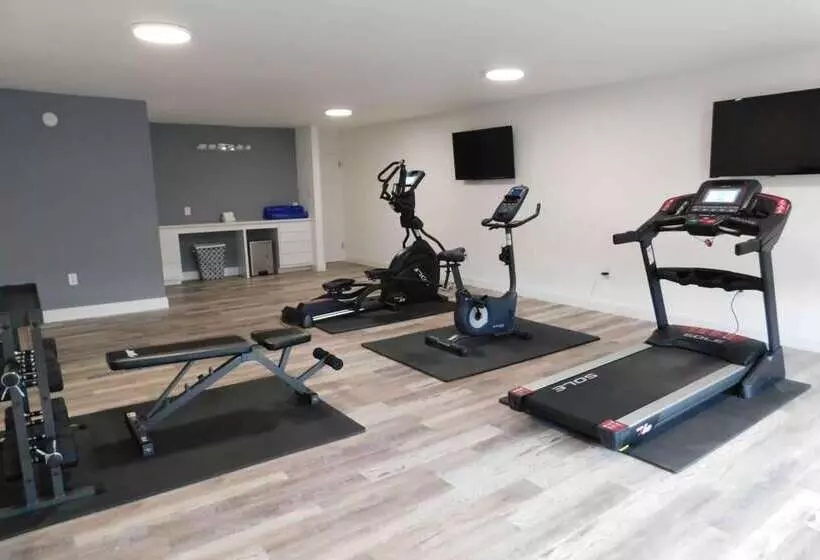 בית מלון כפרי Ramada By Wyndham New Orleans