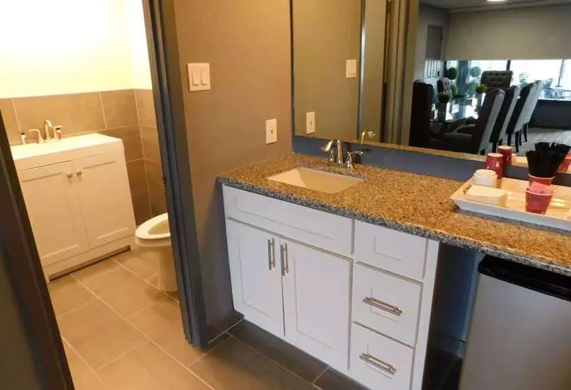 בית מלון כפרי Ramada By Wyndham New Orleans