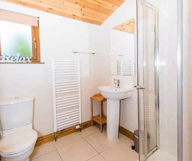 Skylark Lodge With Hot Tub Near Cupar, Fife