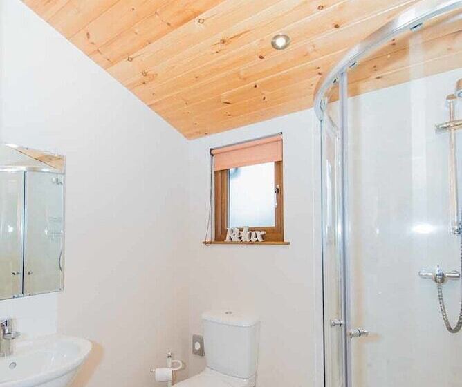 Skylark Lodge With Hot Tub Near Cupar, Fife